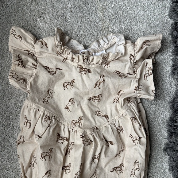 Adorable Beige Baby Romper with Horse Print - Picture 2 of 4
